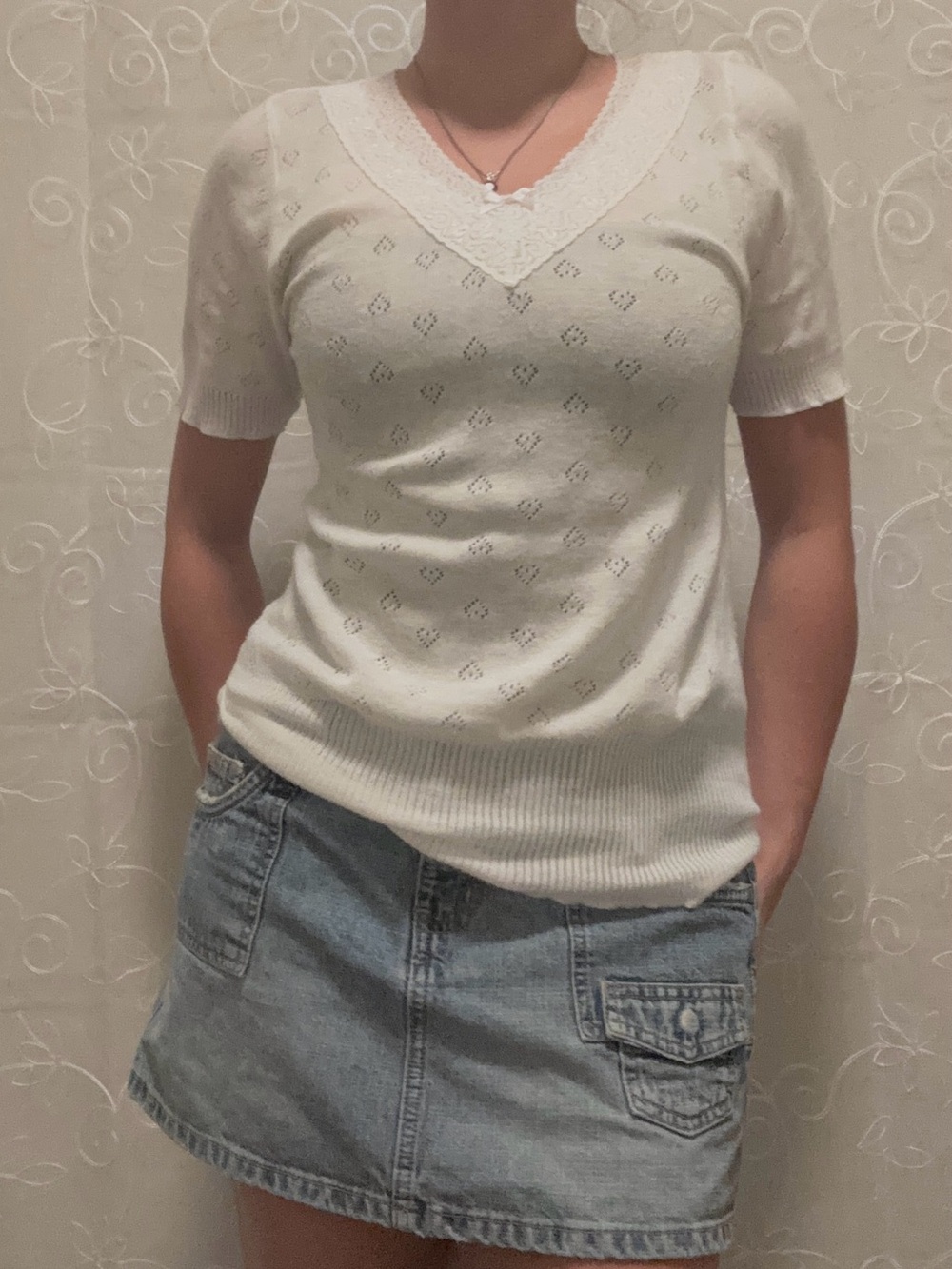 White Short Sleeve Knit Top Approx Size Medium